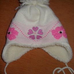  много разных шапочек на девочку 