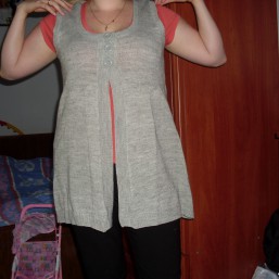 тепленькая безрукавка 50-52 размер