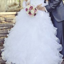 Свадебное платье!! Уместен торг!!