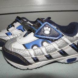 Кроссовки, ботики, сандали